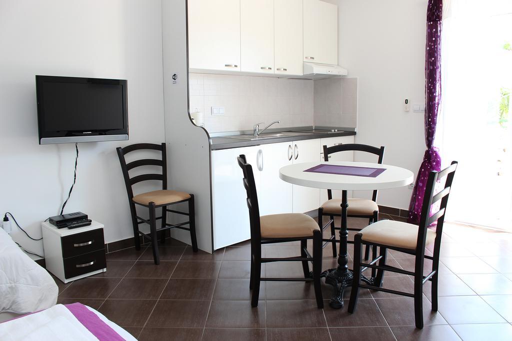 Apartments Palma شيبينيك الغرفة الصورة