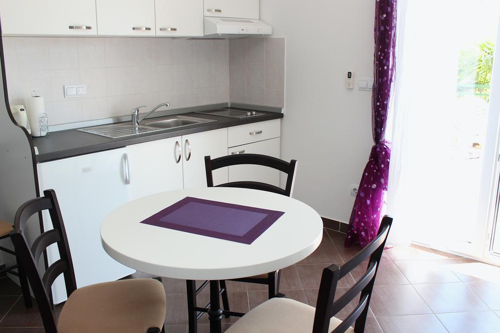 Apartments Palma شيبينيك الغرفة الصورة
