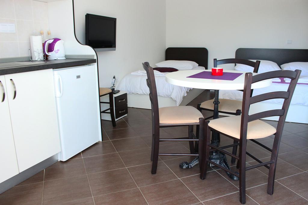 Apartments Palma شيبينيك الغرفة الصورة