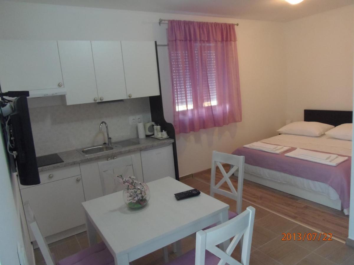 Apartments Palma شيبينيك الغرفة الصورة