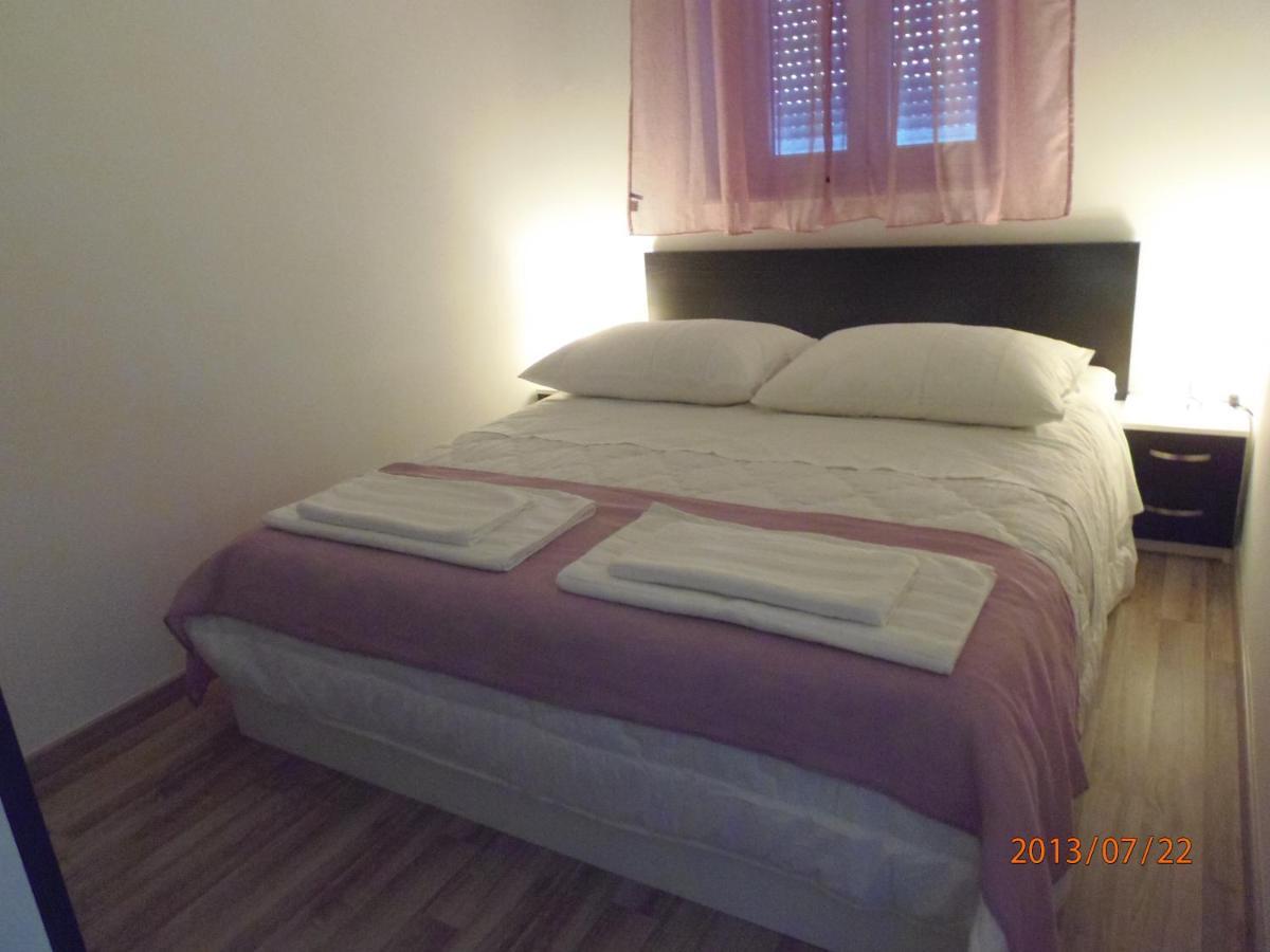 Apartments Palma شيبينيك الغرفة الصورة